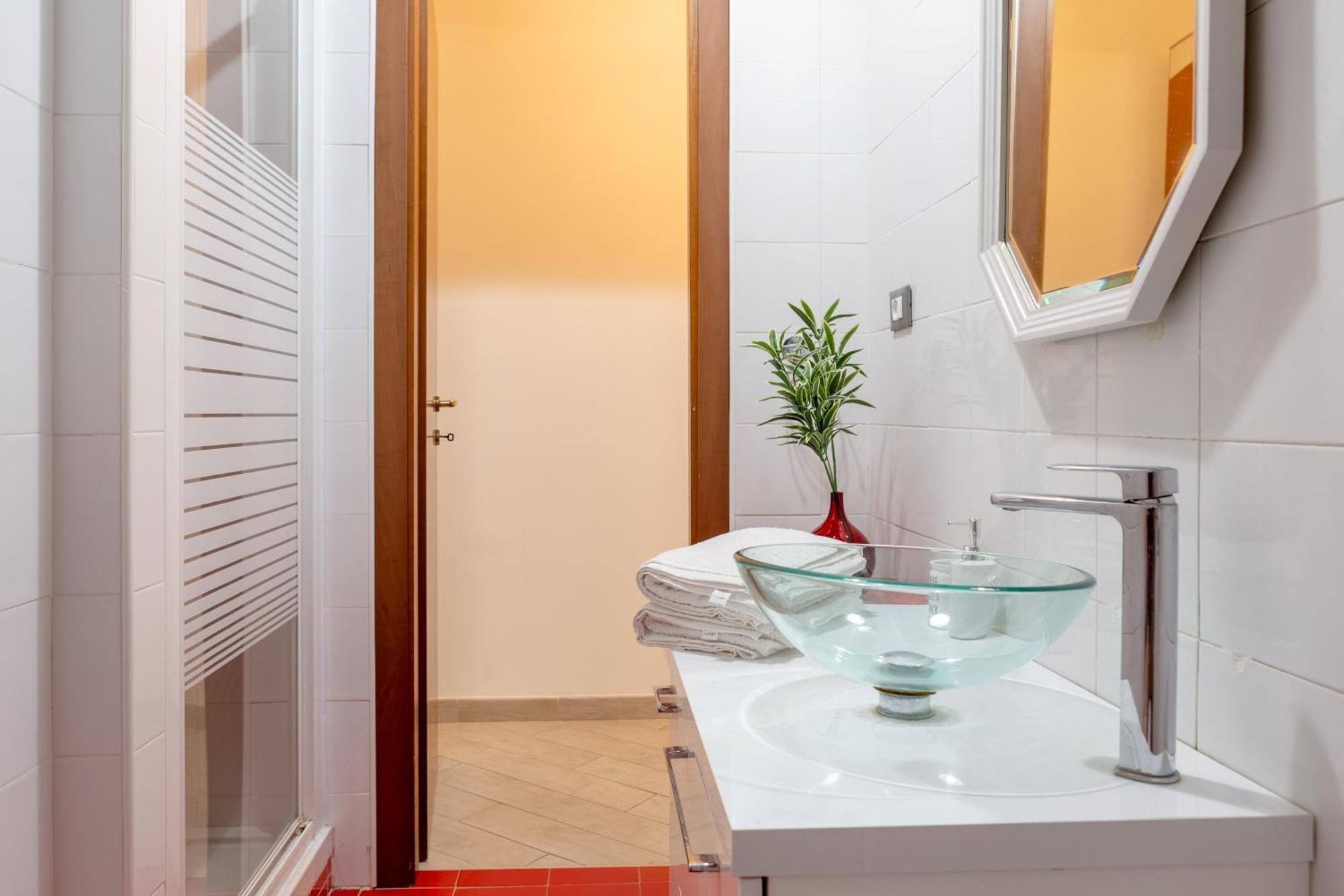 Stanza Comoda E Silenziosa Con Bagno Privato E Area Lavoro E Relax 罗马 外观 照片